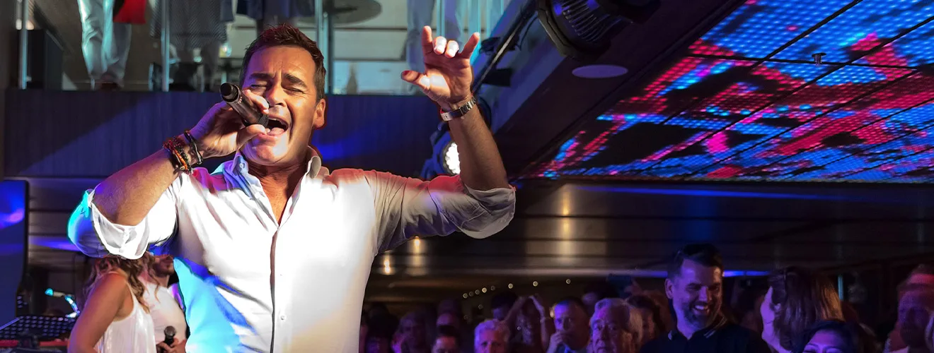 Blue Rhapsody Sängerin während einer Aufführung